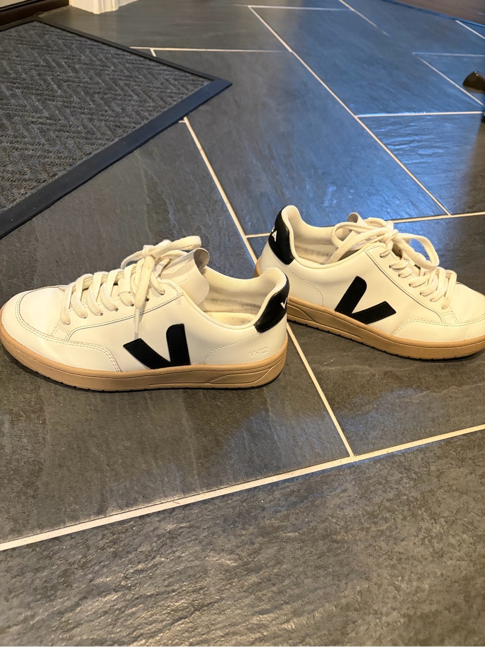 Veja V-12 women’s sneakers
